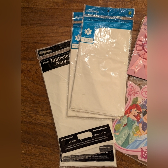 Princess Birthday decorations loot bags, streamers, table clothes, & more - Picture 8 of 9